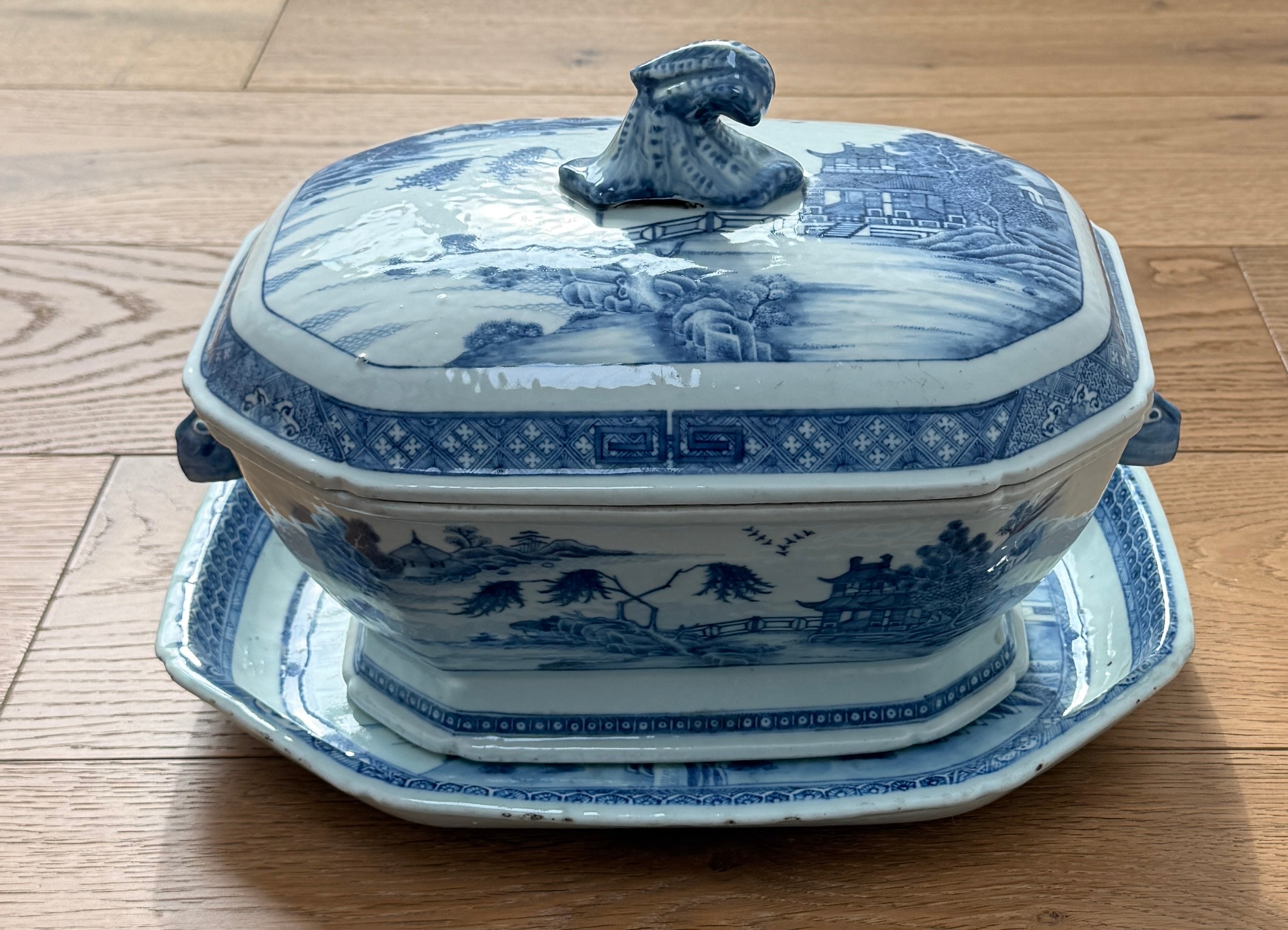 Chinese Export Porcelain Canton Soup Tureen